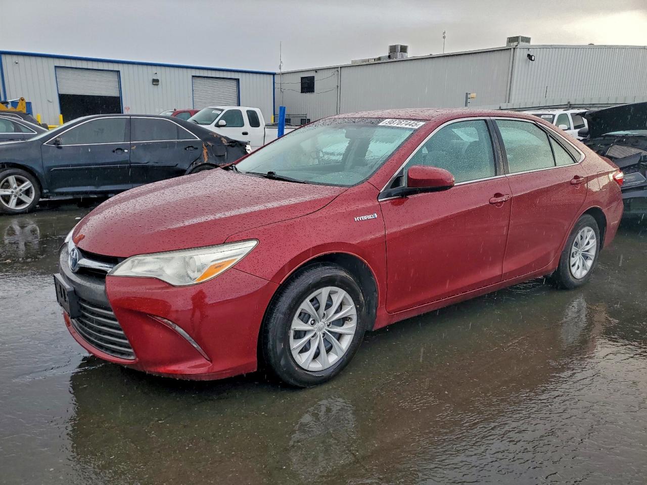 2016 Toyota Camry XLE, VIN 4T1BD1FK2GU199692 — Auction photo