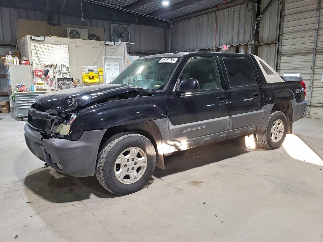 2004 Chevrolet Avalanche Z71, VIN 3GNEK12T64G144738 — Front end