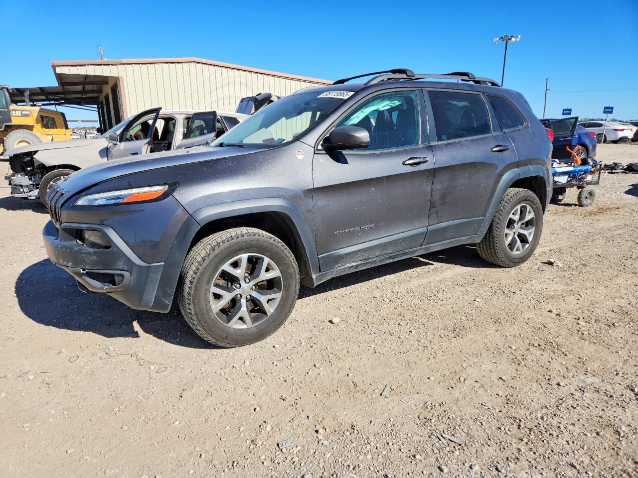 2015 Jeep Cherokee Trailhawk, VIN 1C4PJMBS4FW510617 — Бок