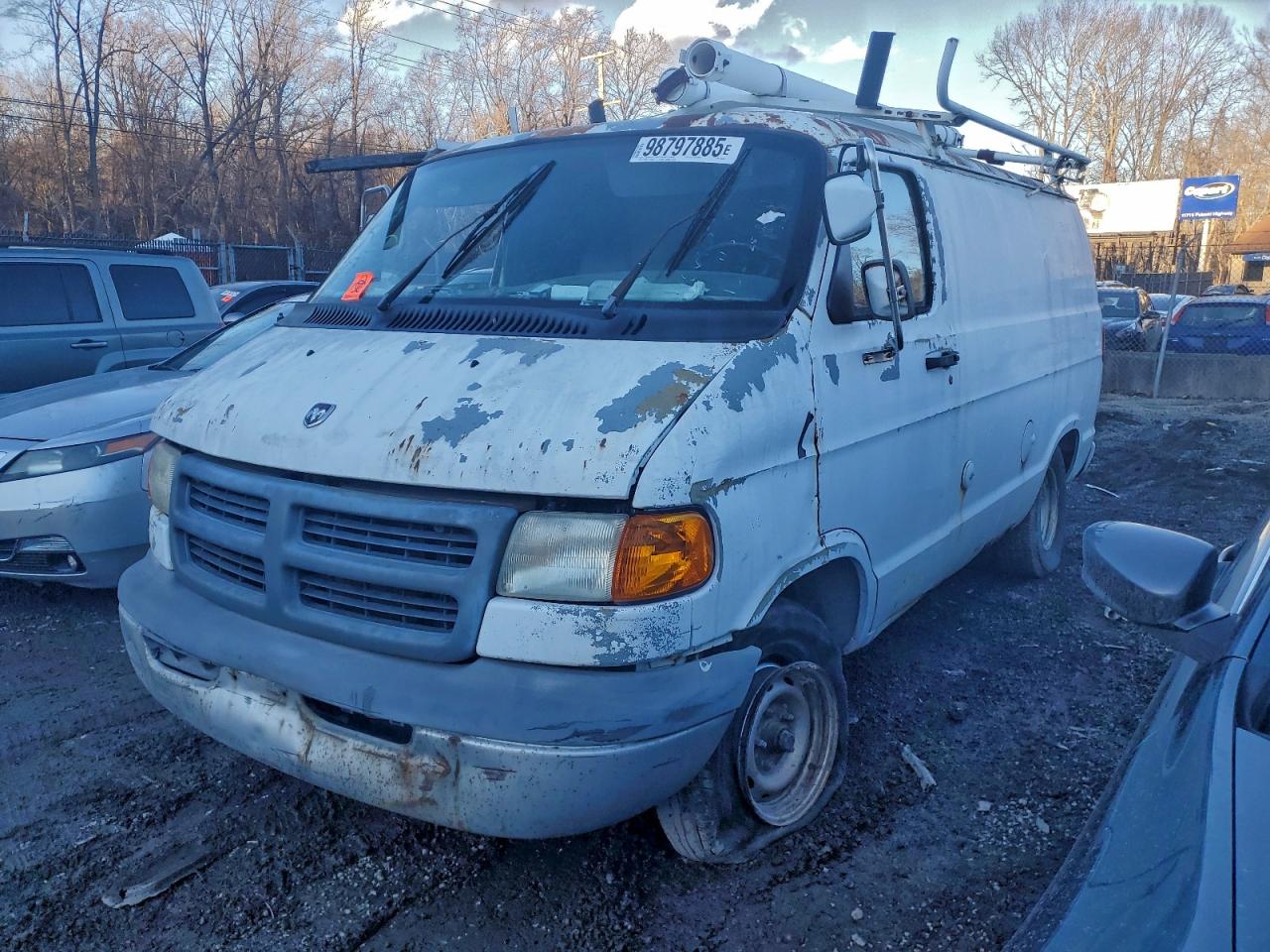 2000 Dodge Cargo, VIN 2B7HB11X7YK125702 — Перед