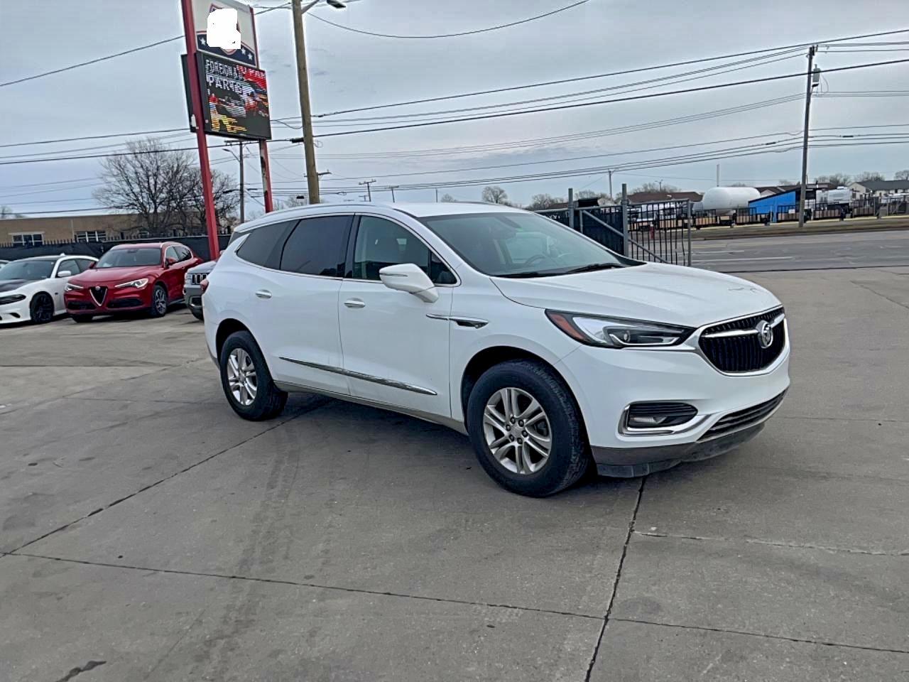 2021 Buick Enclave Essence, VIN 5GAERBKW4MJ263991 — Мелкие вмятины и царапины