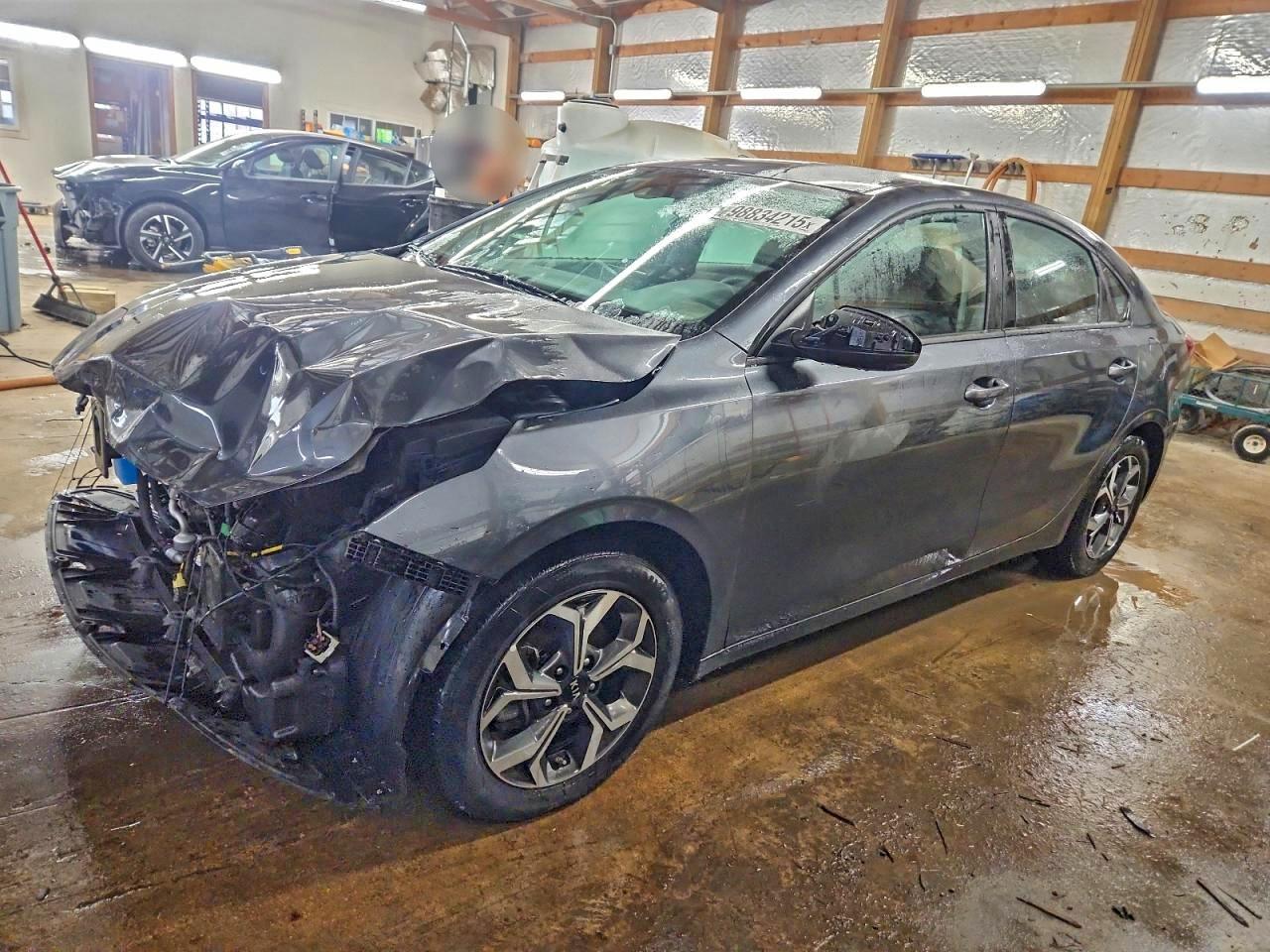 2021 Kia Forte LXS, VIN 3KPF24AD8ME413858 — Front end