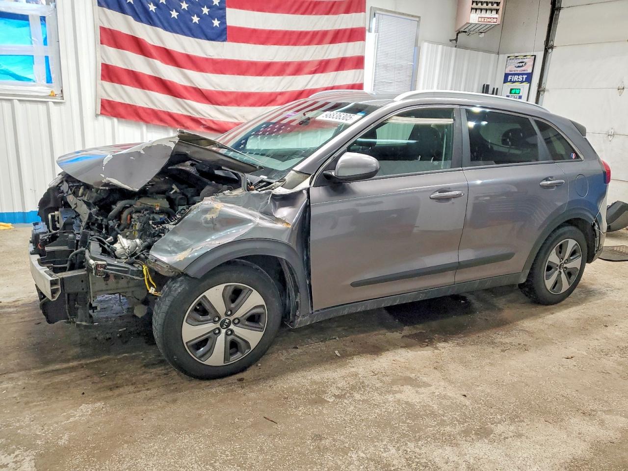 2017 Kia Niro LX, VIN KNDCB3LC4H5053913 — Front end