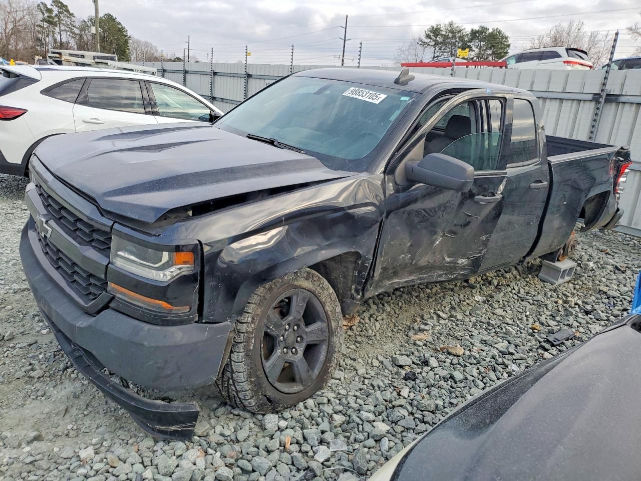 2018 Chevrolet Silverado 1500 Custom, VIN 1GCVKPECXJZ352639 — Side