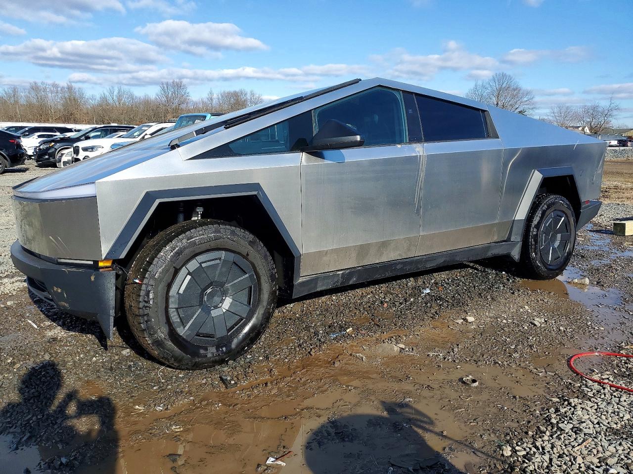 2025 Tesla Cybertruck, VIN 7G2CEHED2SA067867 — Front end