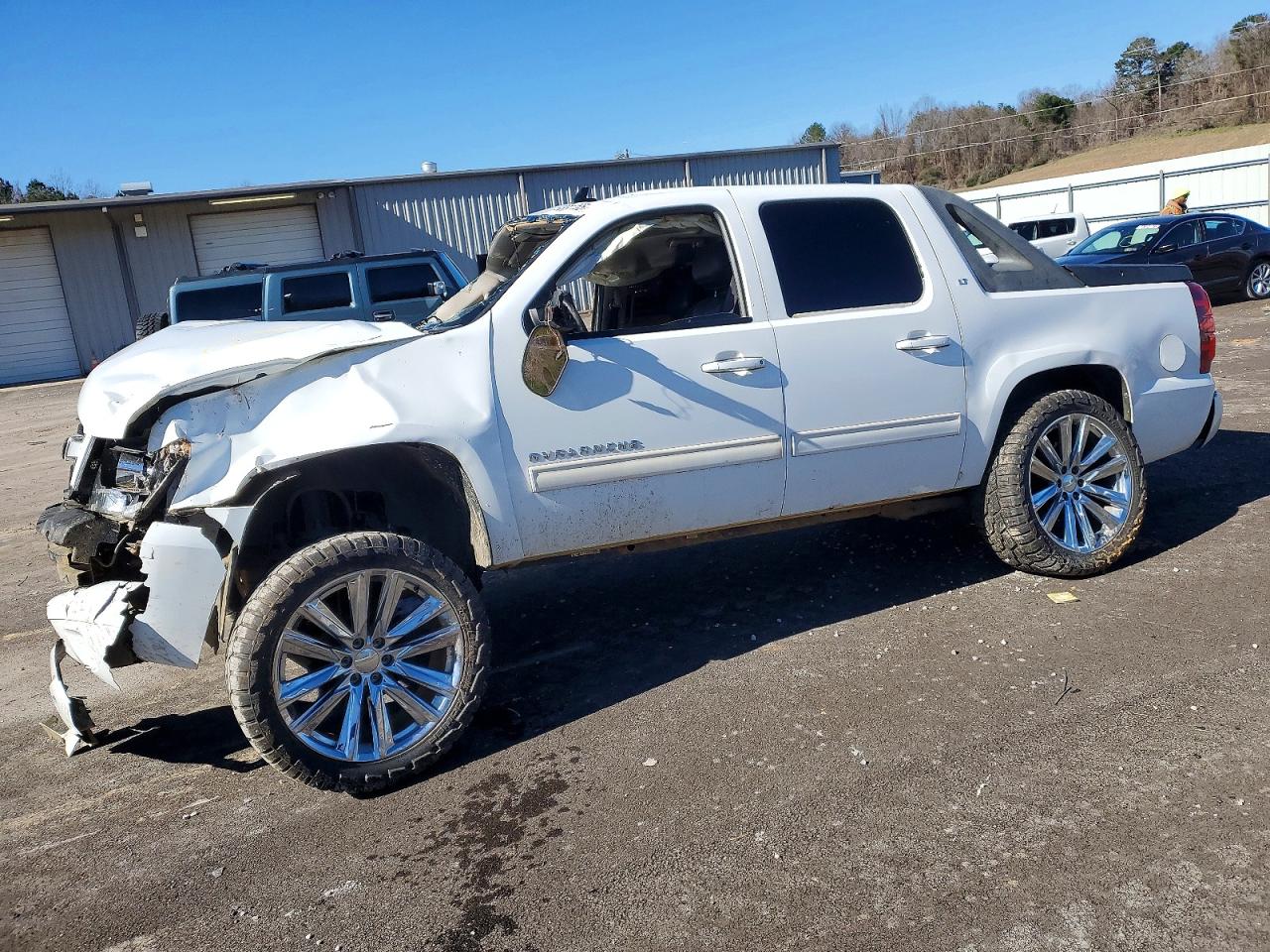 2010 Chevrolet Avalanche LT, VIN 3GNVKFE08AG271355 — Front end