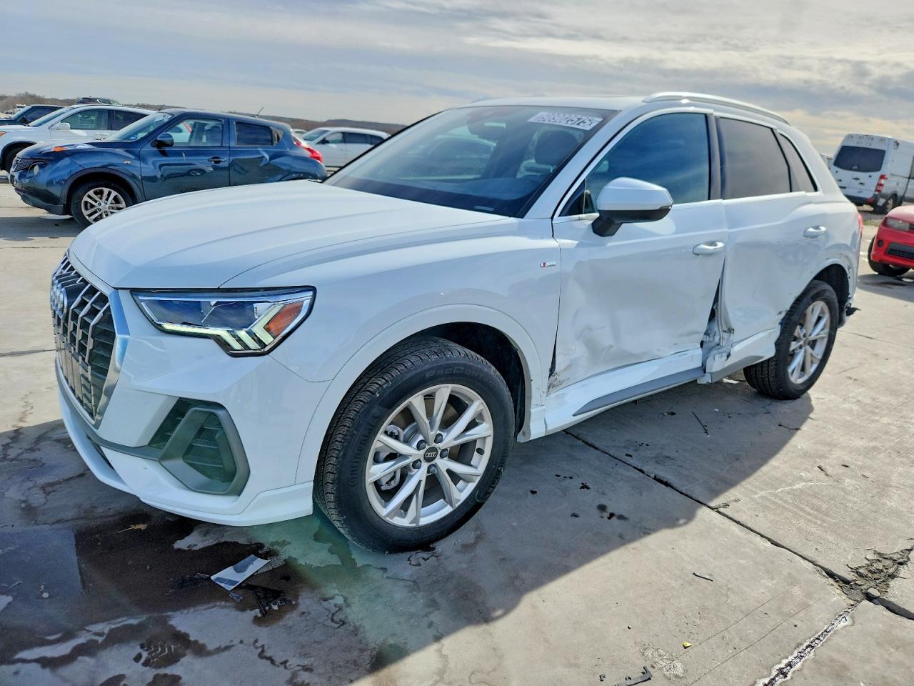 2025 Audi Q3 S line Premium, VIN WA1DECF31S1109094 — Бок