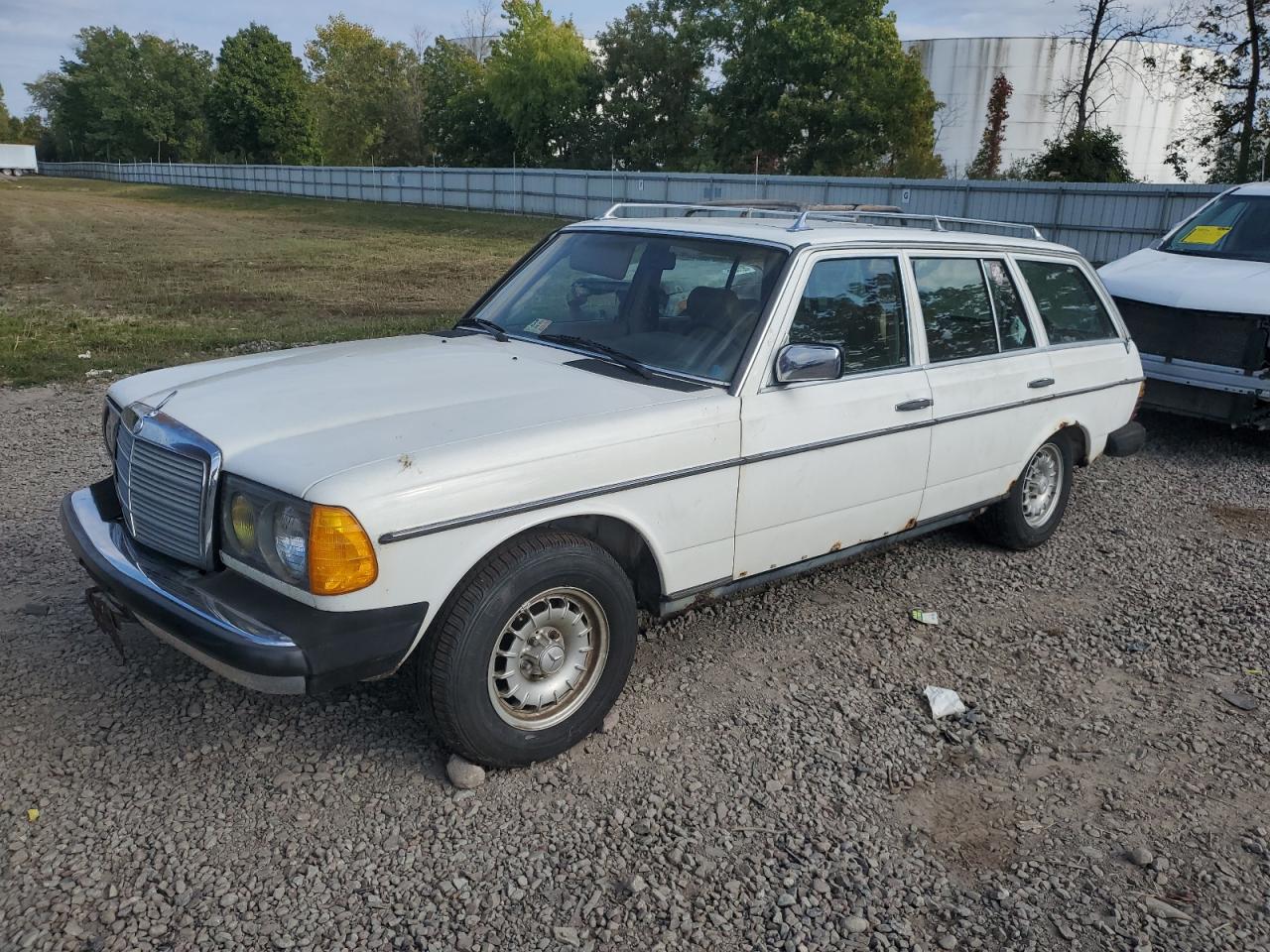 1983 Mercedes-Benz 300, VIN WDBAB93A3DN012996 — Normal wear
