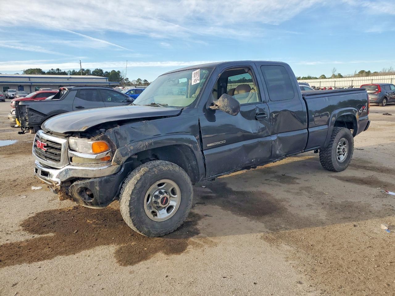 2004 GMC Sierra 2500 SLE, VIN 1GTGK29U14Z201952 — Front end
