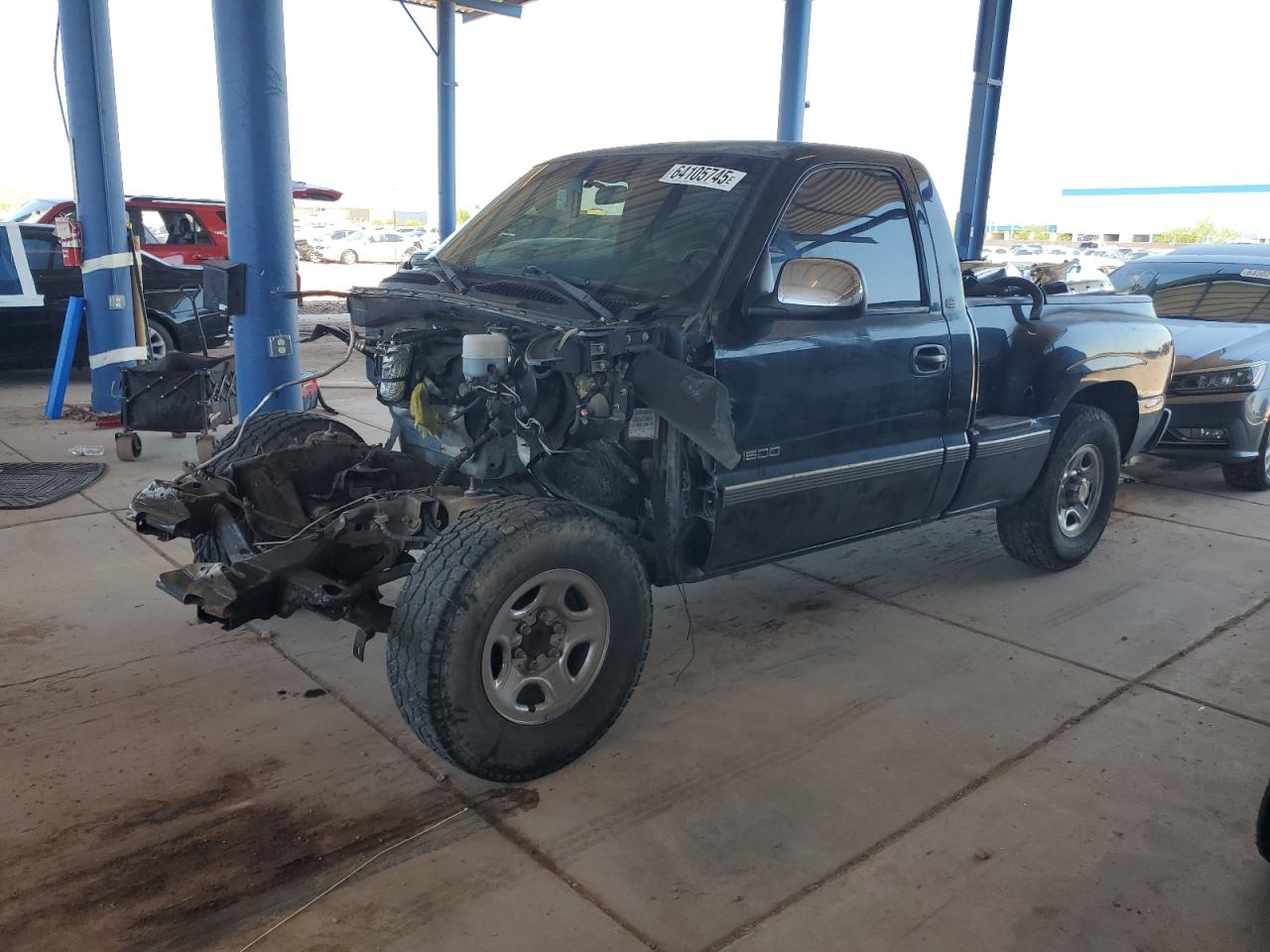 2002 Chevrolet Silverado 1500 LS, VIN 1GCEC14T02Z304094 — Front end