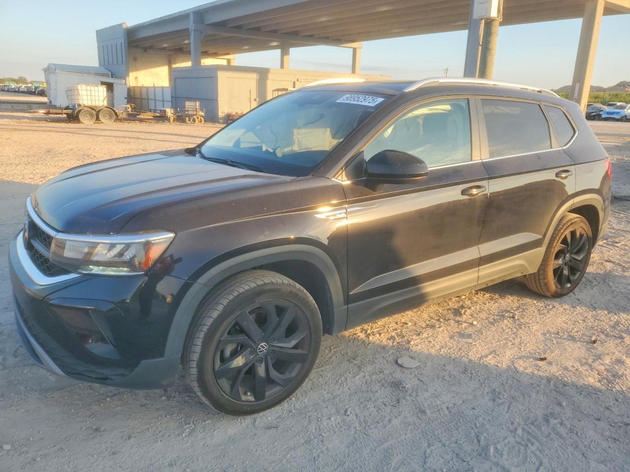 2022 Volkswagen Taos SE, VIN 3VVLX7B21NM083346 — Side