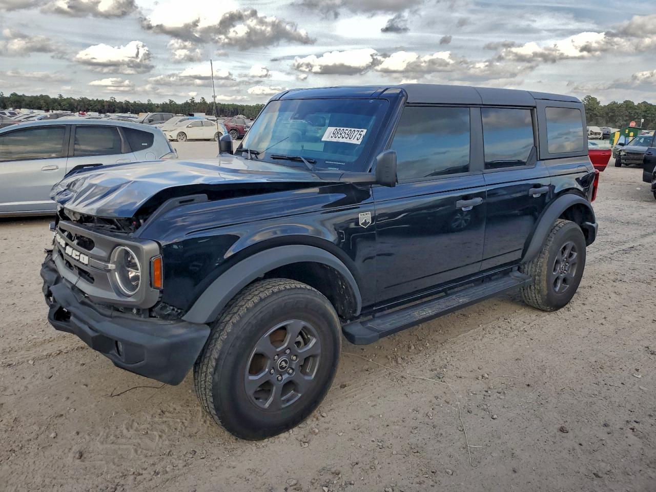 2022 Ford Bronco Big Bend, VIN 1FMDE5BH6NLB55091 — Front end