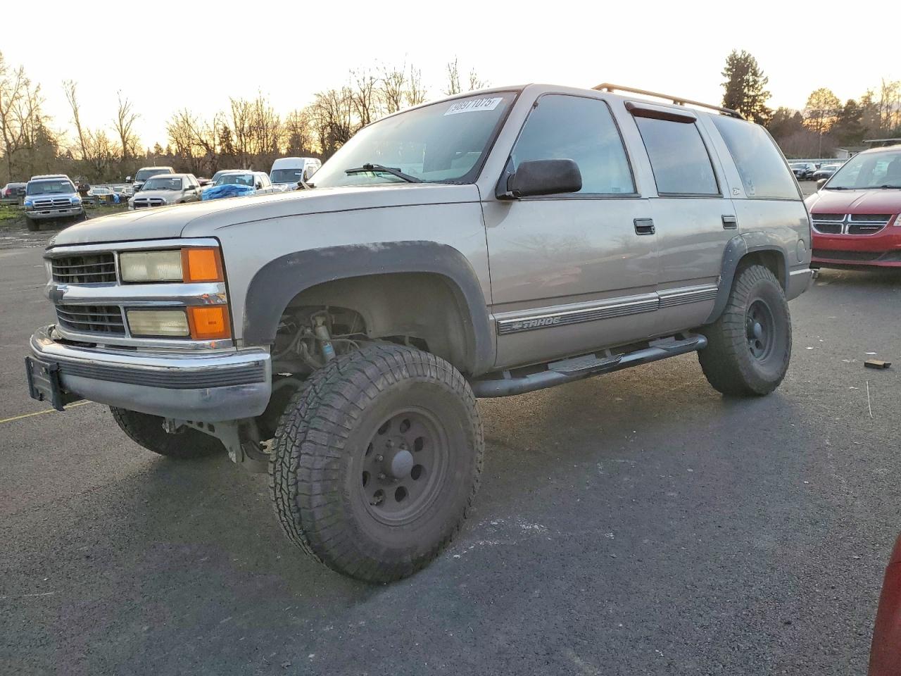 2000 Chevrolet Tahoe Z71, VIN 1GNEK13R4YR210261 — Undercarriage