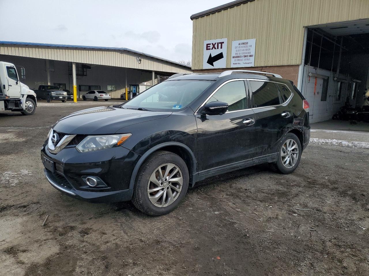 2014 Nissan Rogue SL, VIN 5N1AT2MV6EC764868 — Rear end