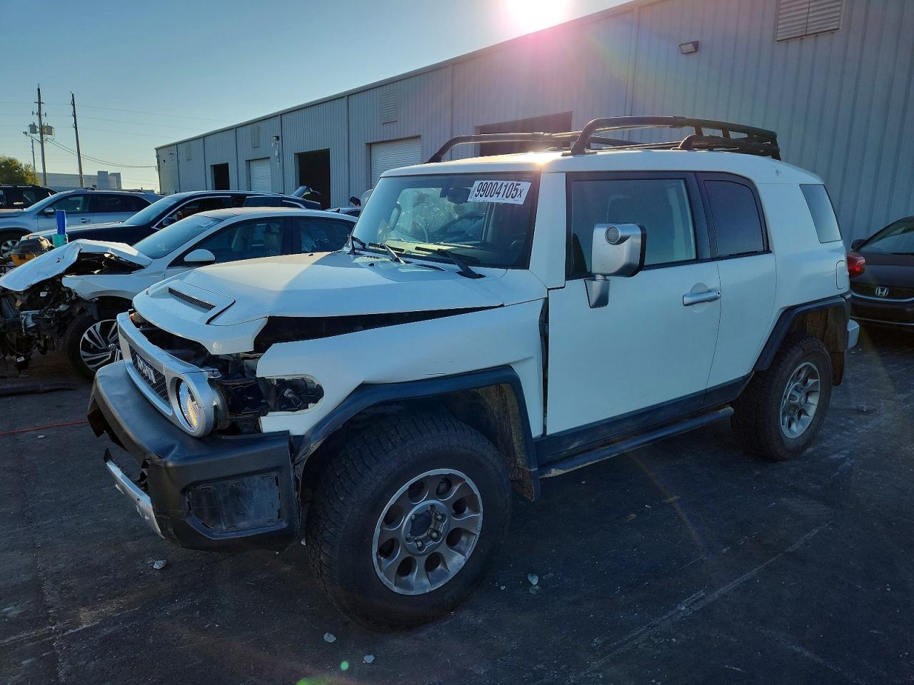 2012 Toyota FJ Cruiser, VIN JTEBU4BF4CK116733 — Front end