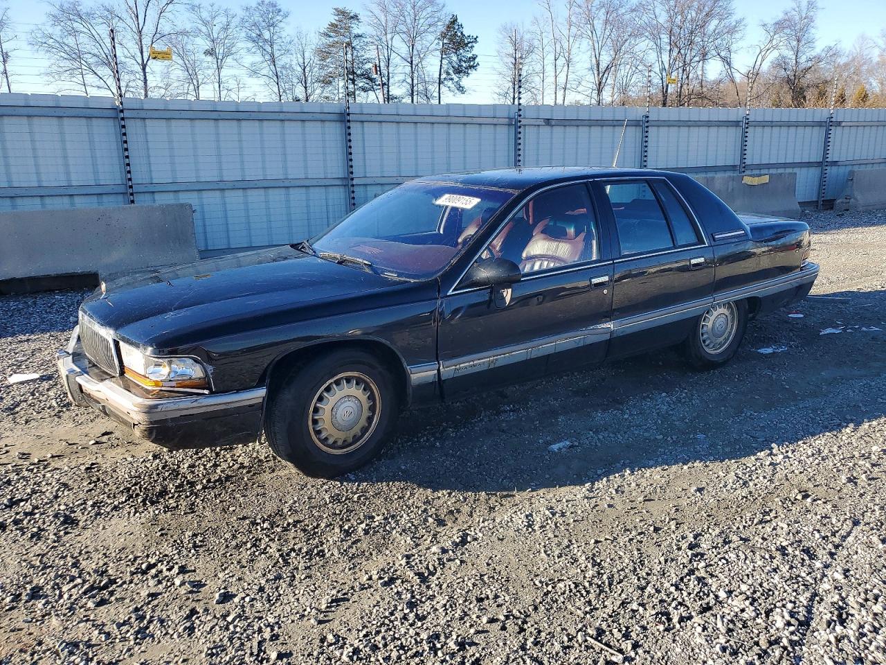 1995 Buick Roadmaster, VIN 1G4BN52P9SR412879 — Front end