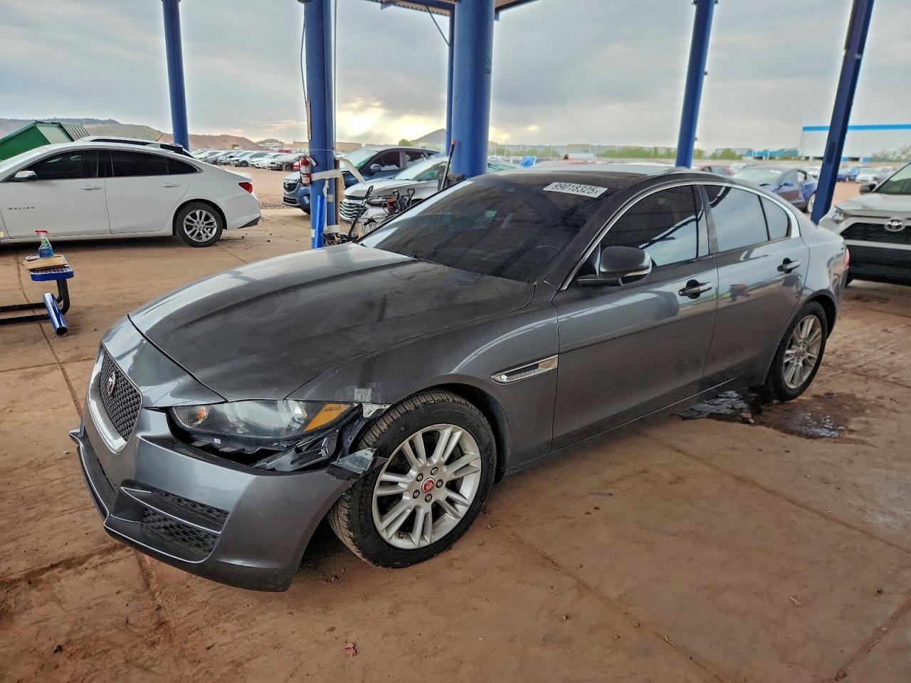 2018 Jaguar XE 25t Premium, VIN SAJAD4FX7JCP25648 — Front end