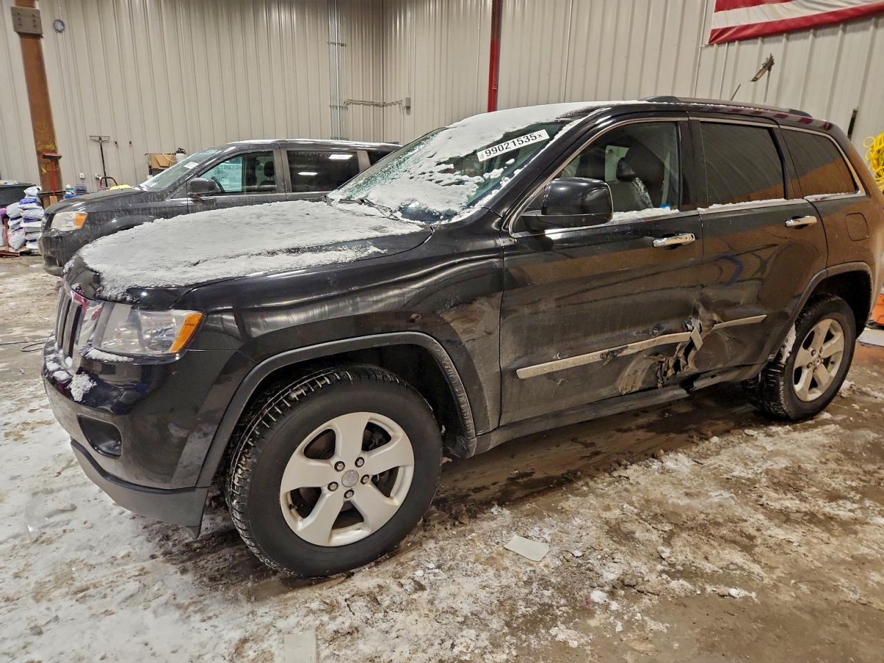 2013 Jeep Grand Cherokee Laredo, VIN 1C4RJFAG7DC581522 — Side
