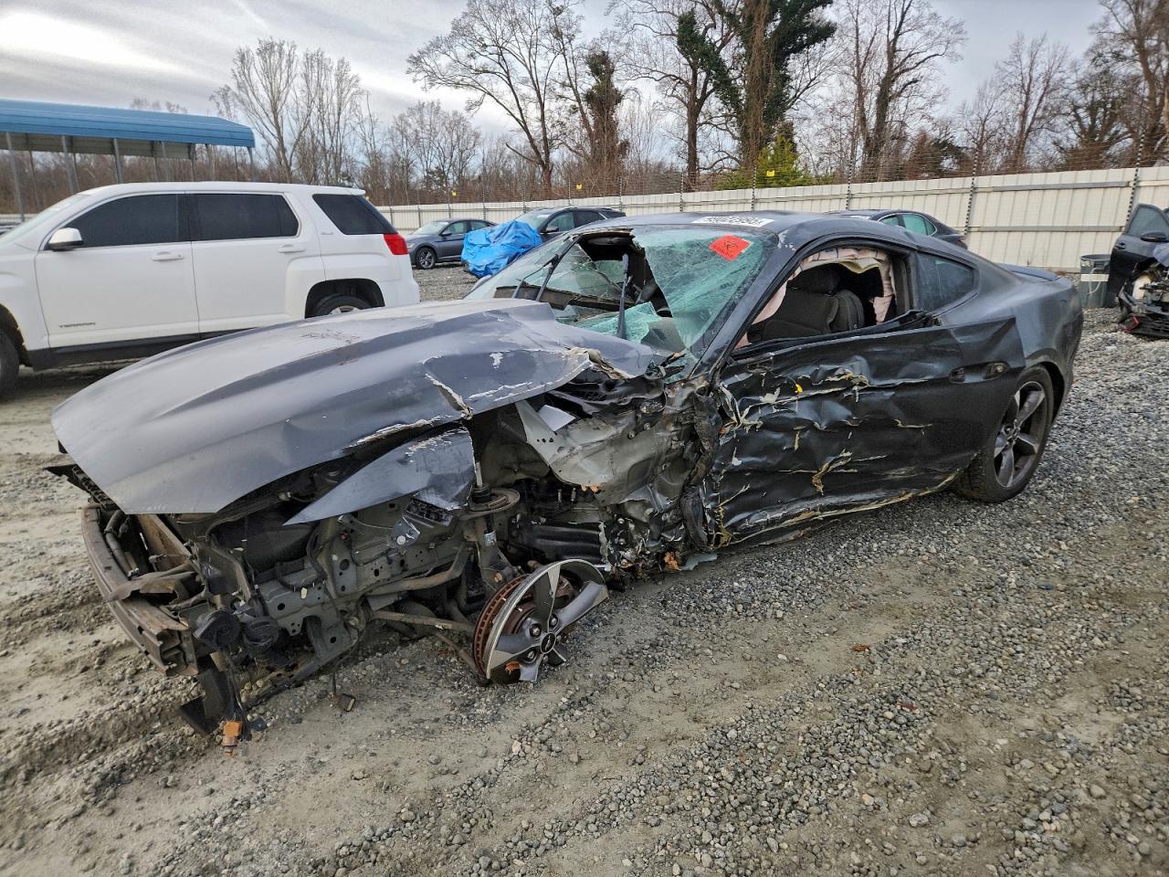 2016 Ford Mustang V6, VIN 1FA6P8AM5G5292351 — Front end
