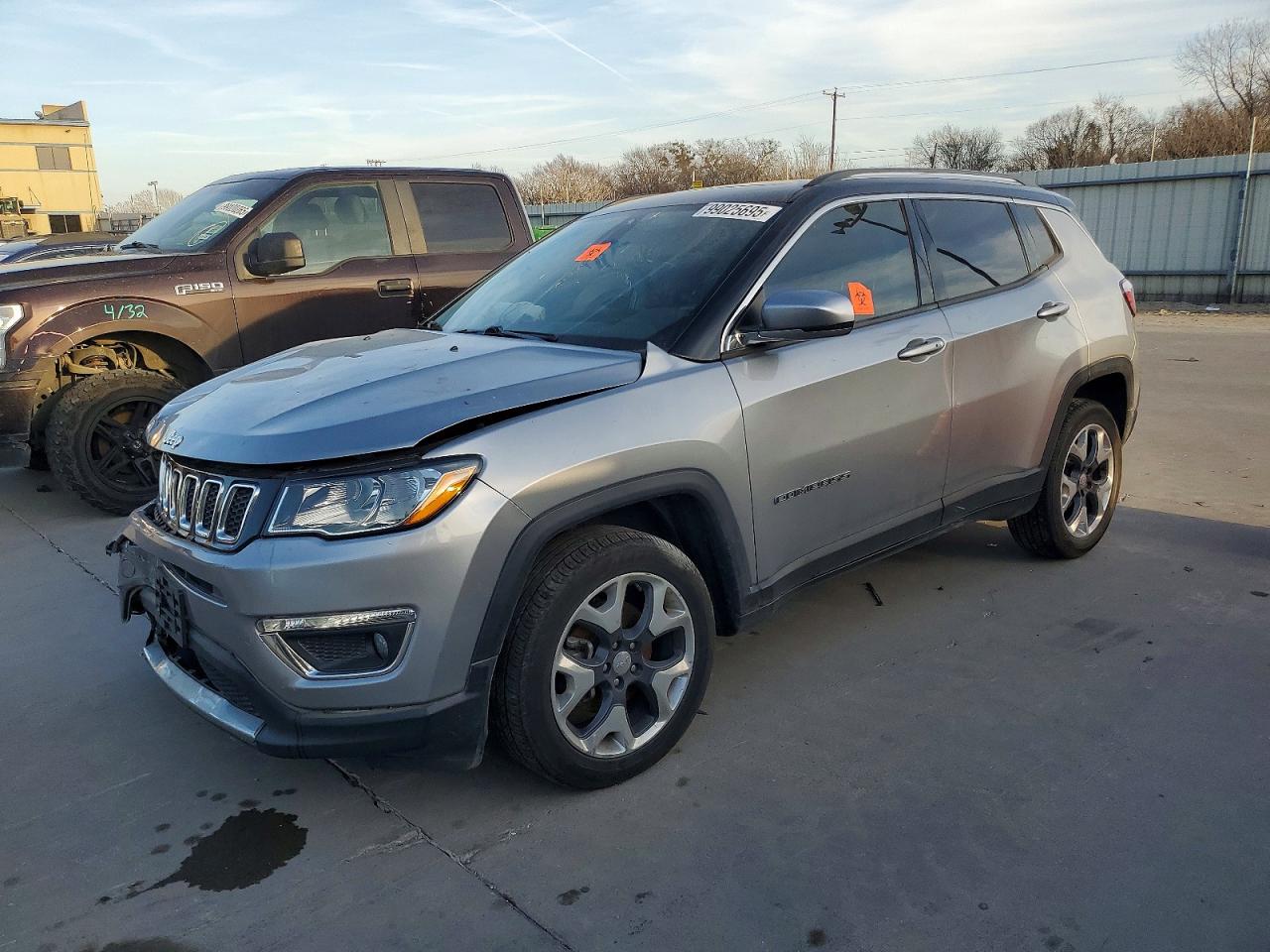 2019 Jeep Compass Limited, VIN 3C4NJDCB6KT669452 — Перед