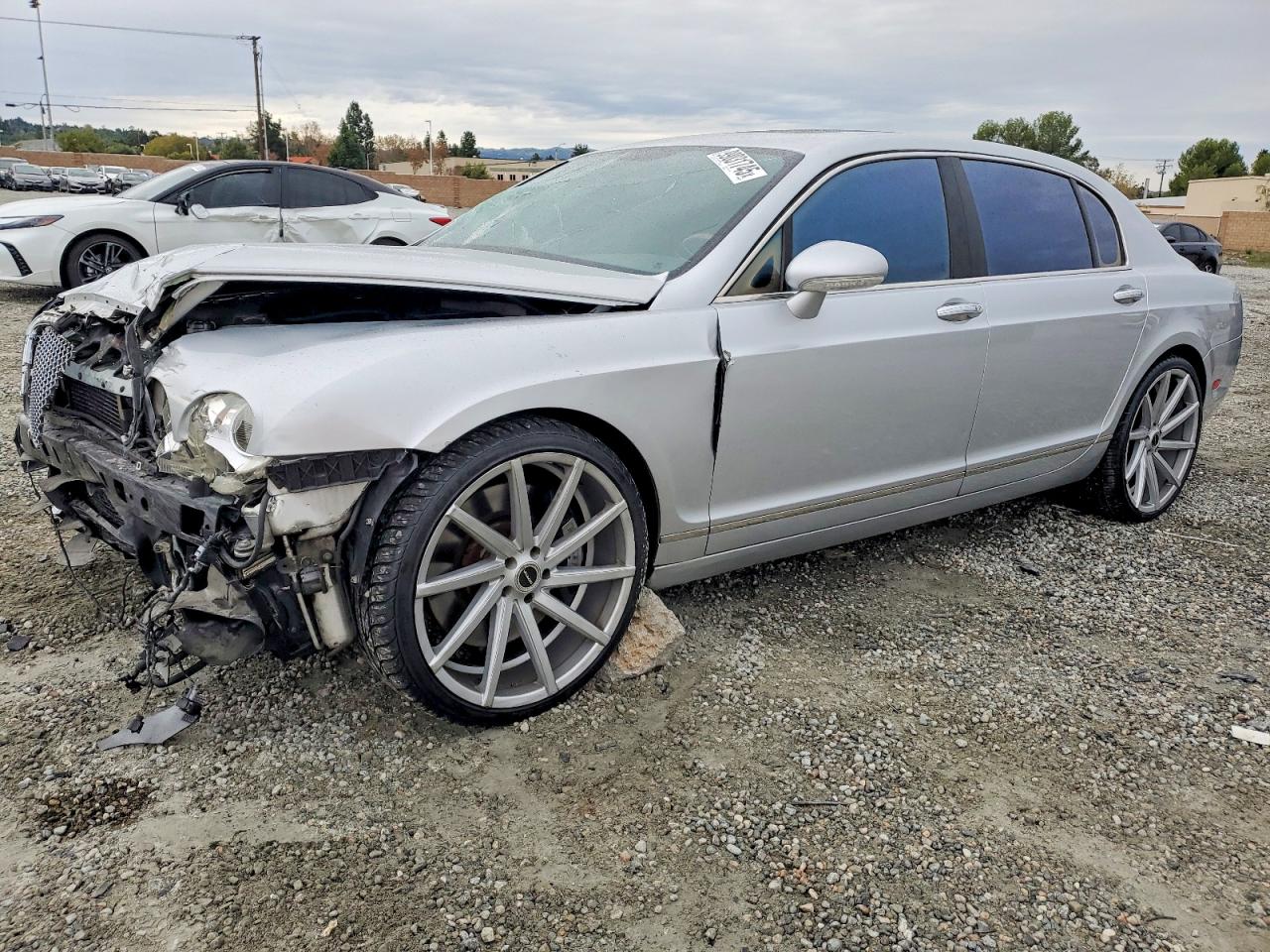 2007 Bentley Flying Spur, VIN SCBBR93W478042219 — Front end