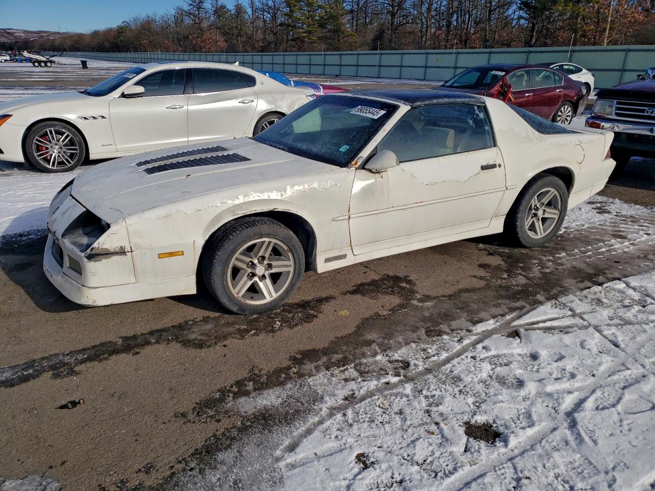 1990 Chevrolet Camaro IROC-Z, VIN 1G1FP23F1LL102260 — Front end