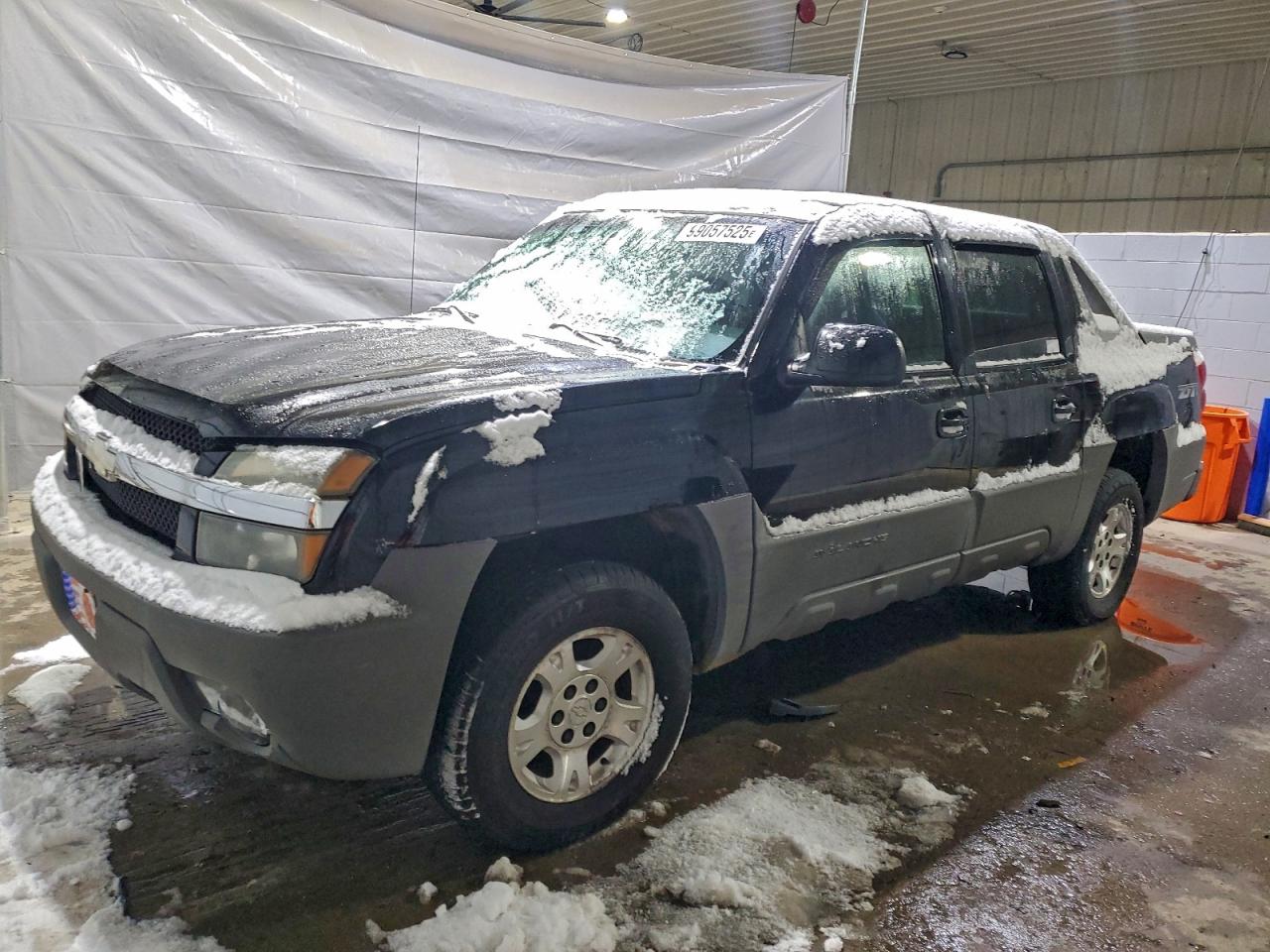 2002 Chevrolet Avalanche, VIN 3GNEK13T82G352292 — Front end