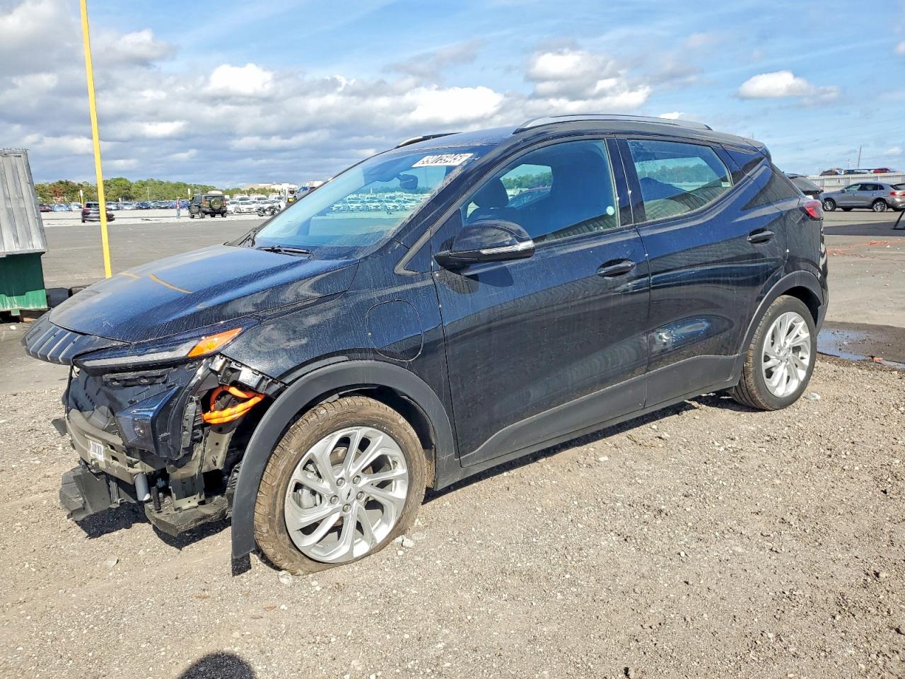 2023 Chevrolet Bolt EUV LT, VIN 1G1FY6S02P4183402 — Front end