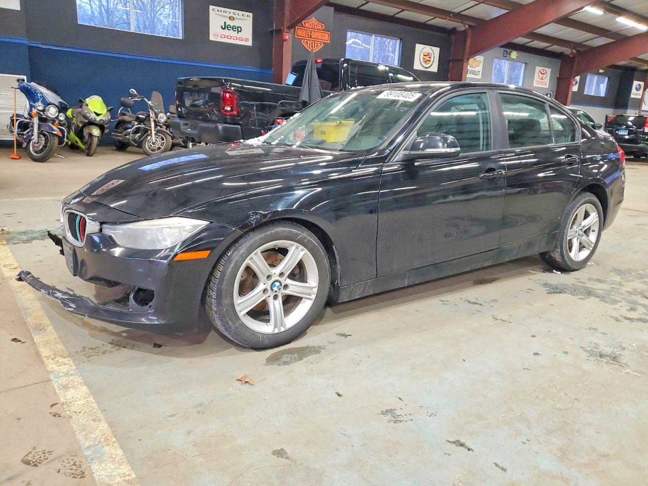 2013 BMW 3 Series 320i xDrive, VIN WBA3C3C59DF979708 — Front end