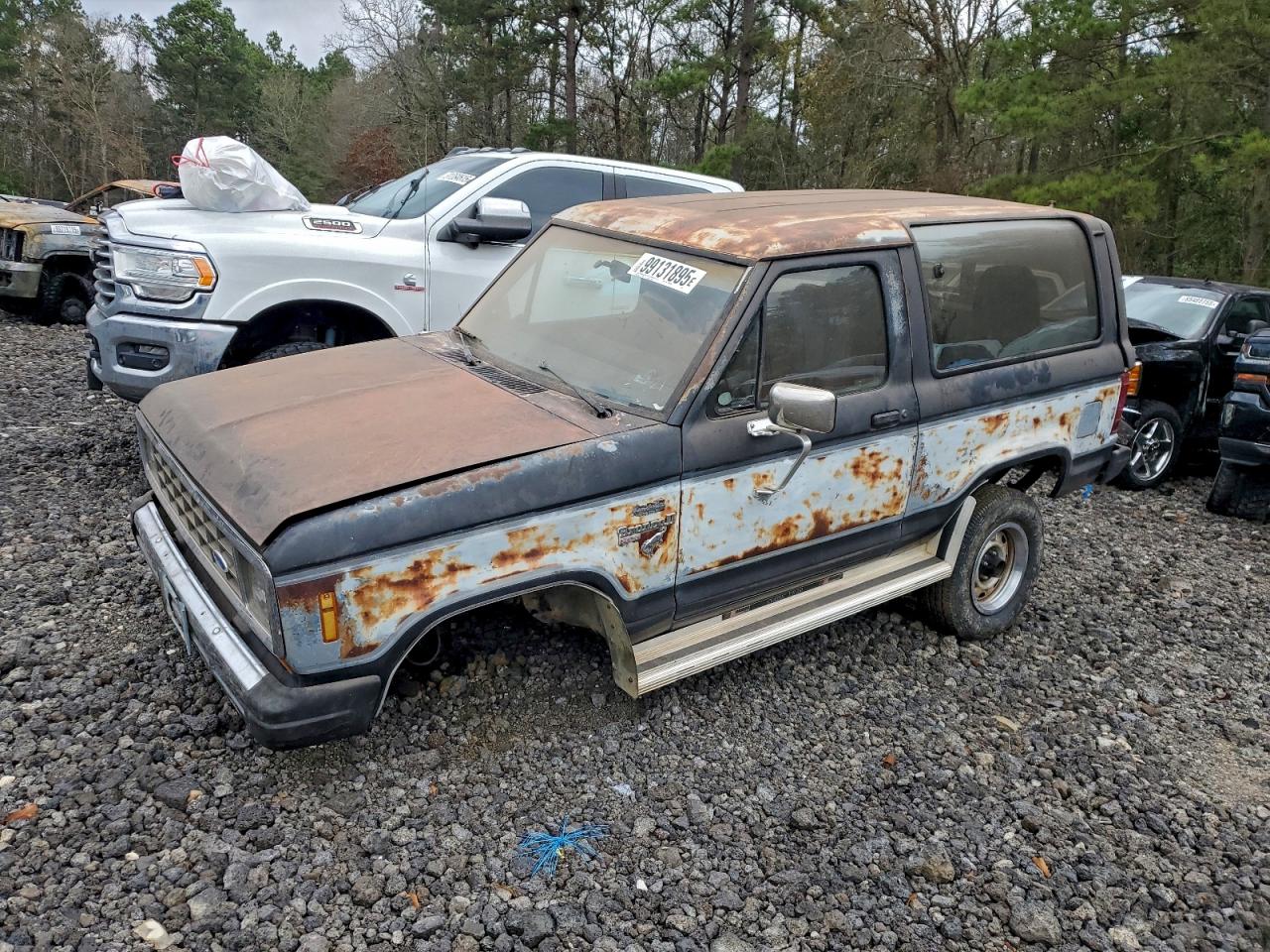 1985 Ford Bronco, VIN 1FMCU14SXFUB89479 — Undercarriage