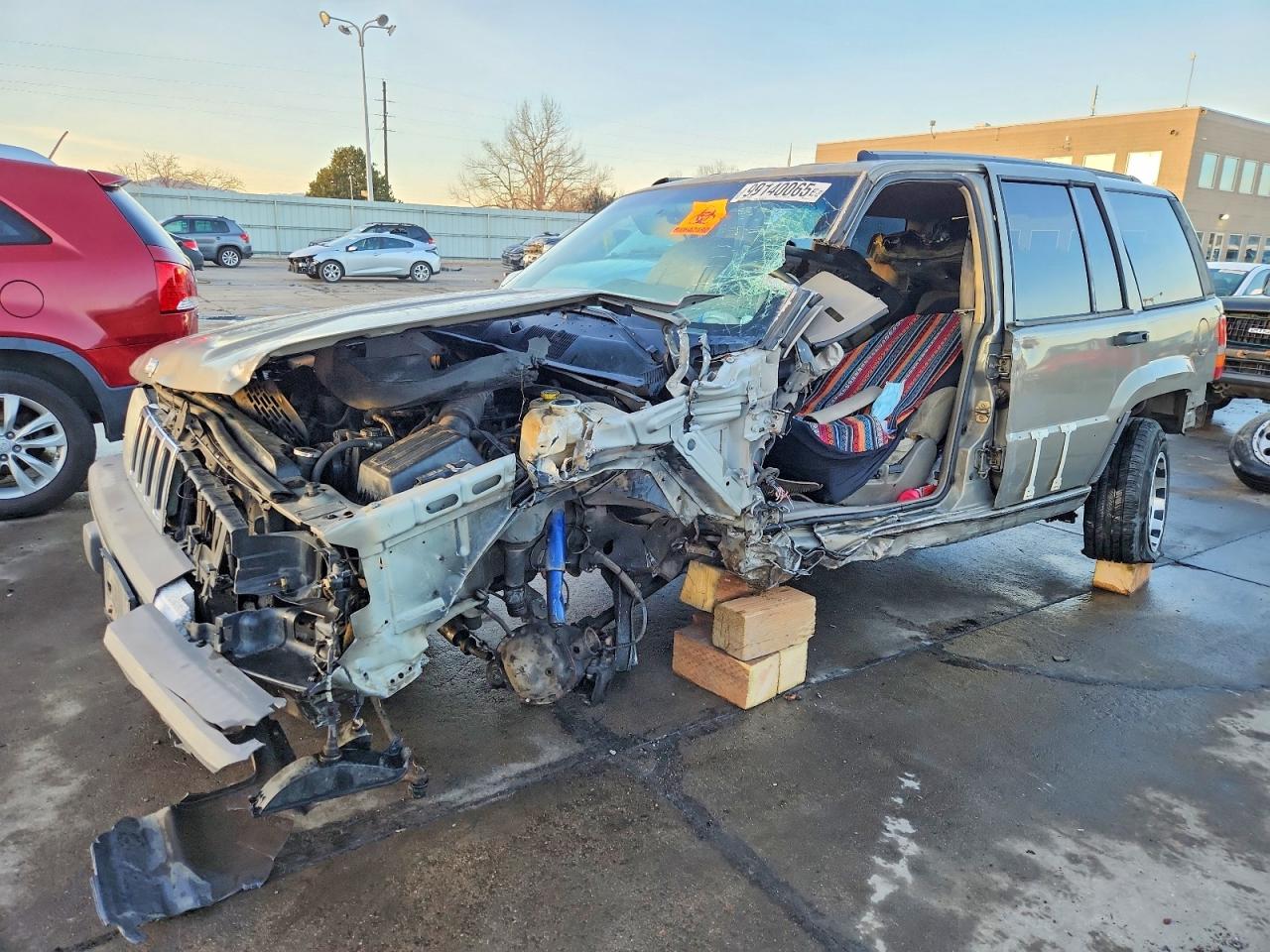 1995 Jeep Grand Cherokee Laredo, VIN 1J4GZ58S2SC571119 — Front end