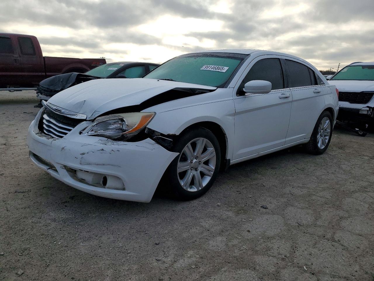 2012 Chrysler 200 Touring, VIN 1C3CCBBB3CN131465 — Front end
