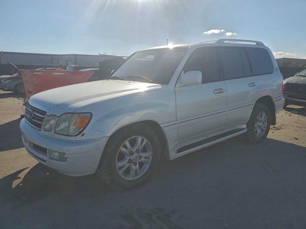 2003 Lexus LX 470, VIN JTJHT00W433531894 — Front end