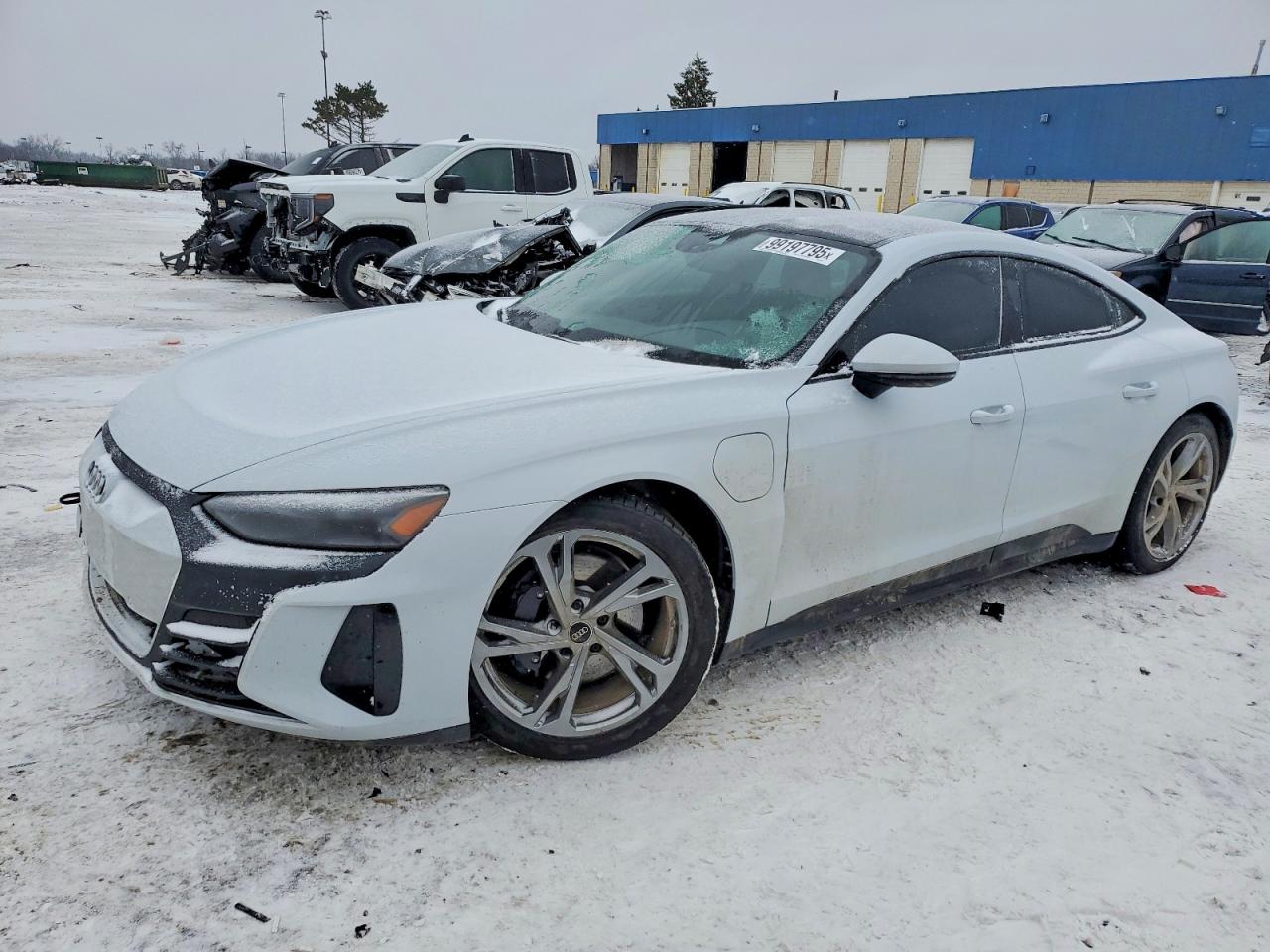 2024 Audi e-tron GT Premium Plus, VIN WAUFJBFW1R7004431 — Перед