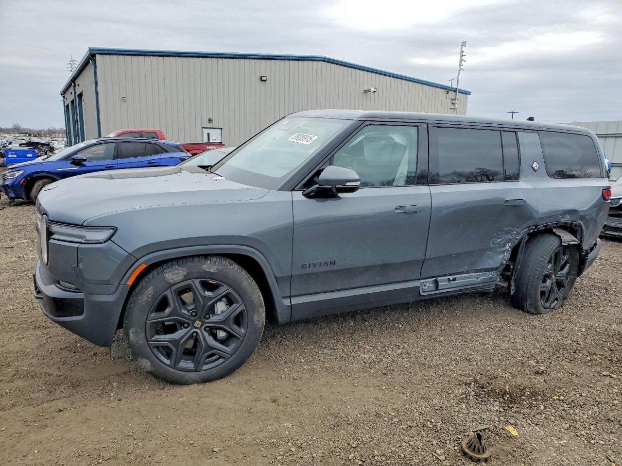 2025 Rivian R1S Adventure, VIN 7PDSGBBA4SN073036 — Бок
