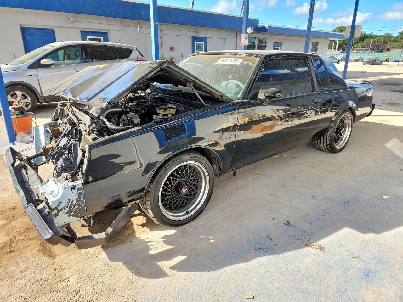 1985 Buick Regal, VIN 1G4GK4797FH427699 — Перед