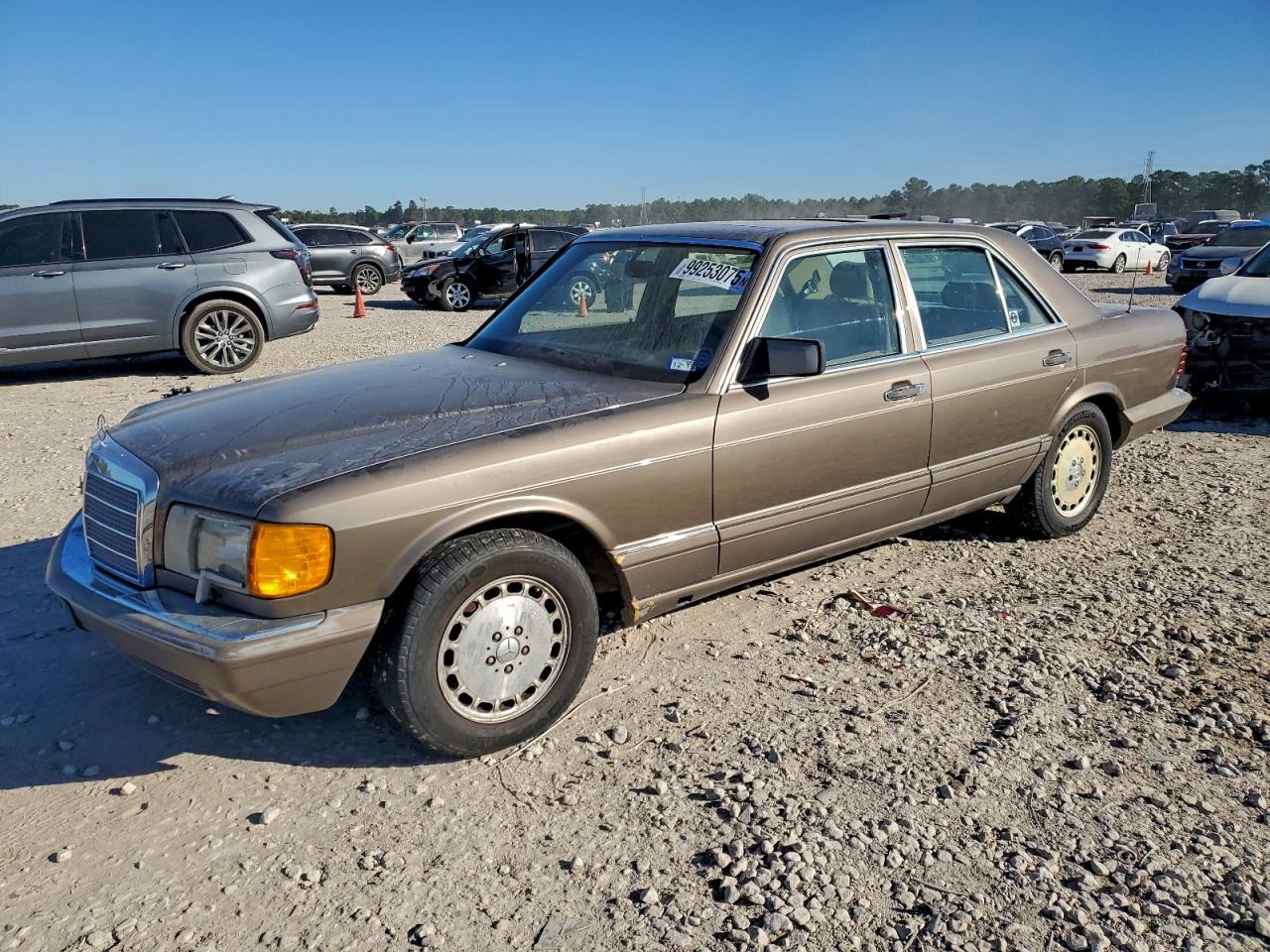 1991 Mercedes-Benz 350, VIN WDBCB34D8MA598164 — Normal wear
