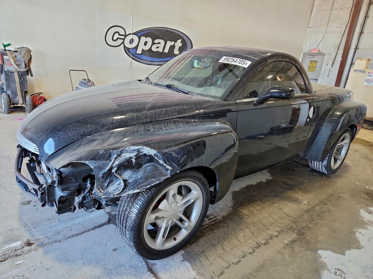 2004 Chevrolet SSR LS, VIN 1GCES14P14B109073 — Front end