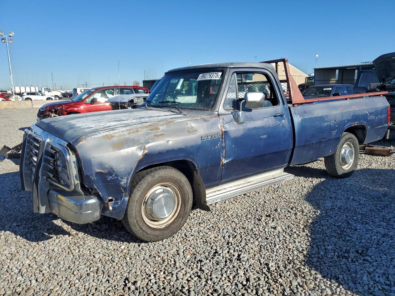 1992 Dodge D Series, VIN 1B7JE26Y5NS659282 — Пожар в моторном отсеке