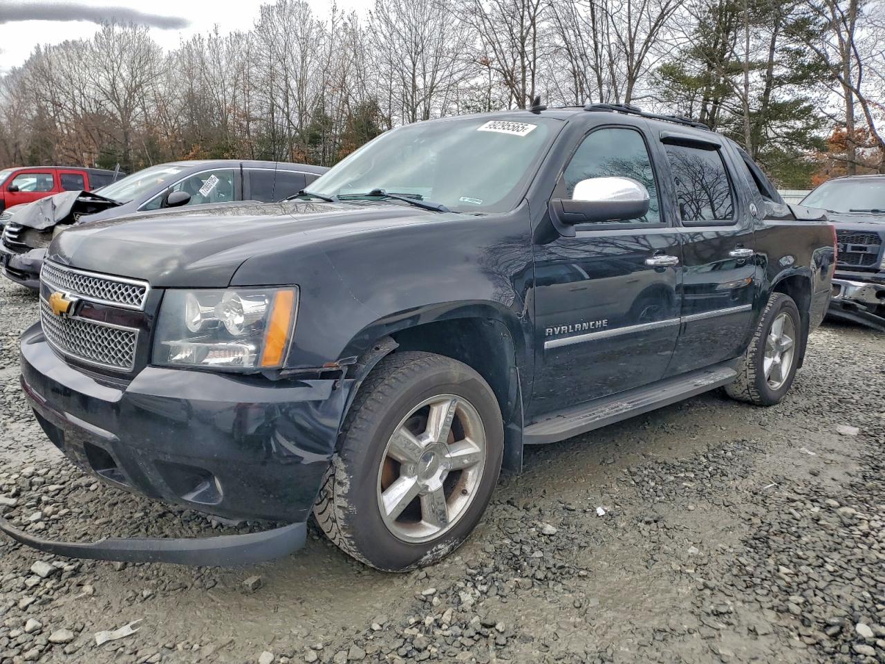 2013 Chevrolet Avalanche LTZ, VIN 3GNTKGE71DG182449 — Rear end