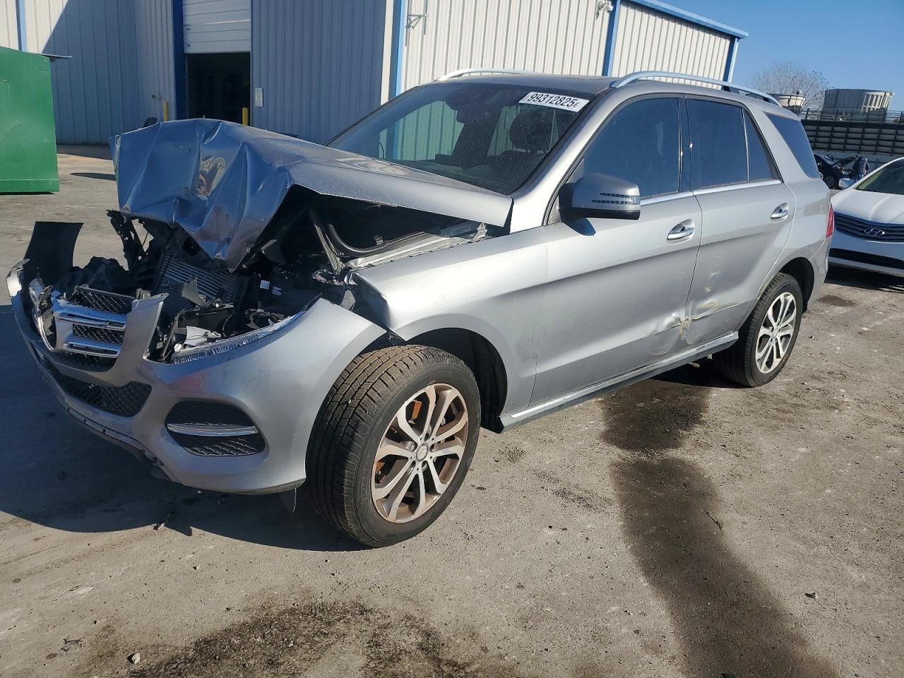 2016 Mercedes-Benz GLE 350, VIN 4JGDA5HB2GA717775 — Front end