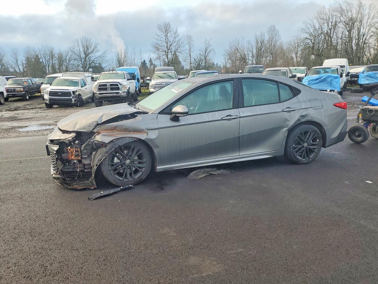 2025 Toyota Camry SE, VIN 4T1DBADK9SU522498 — Перед