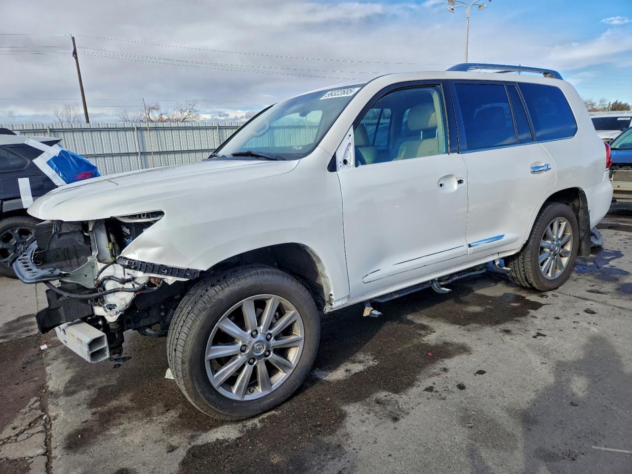 2010 Lexus LX 570, VIN JTJHY7AX4A4054022 — Перед