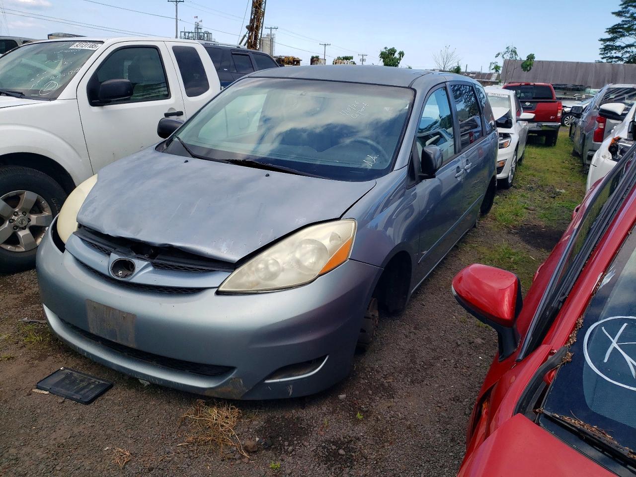 2010 Toyota Sienna CE, VIN 5TDKK4CC5AS310496 — Вандализм