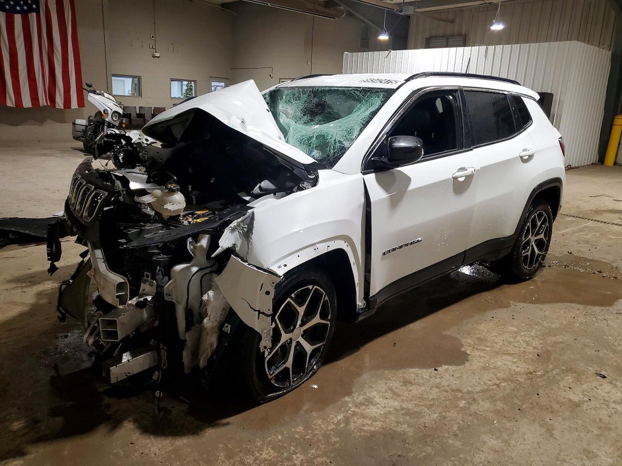 2024 Jeep Compass Latitude, VIN 3C4NJDBN3RT598863 — Auction photo