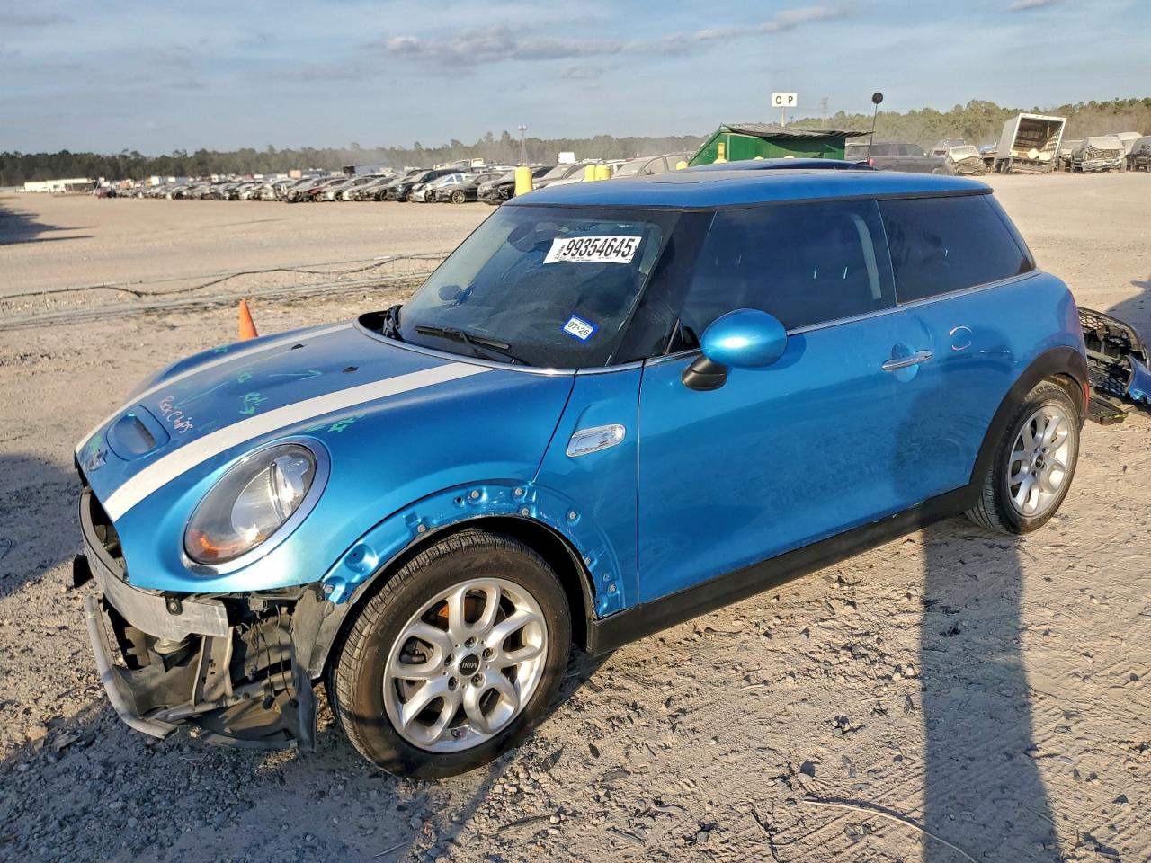 2016 MINI Hardtop S, VIN WMWXP7C54G3B49031 — Перед