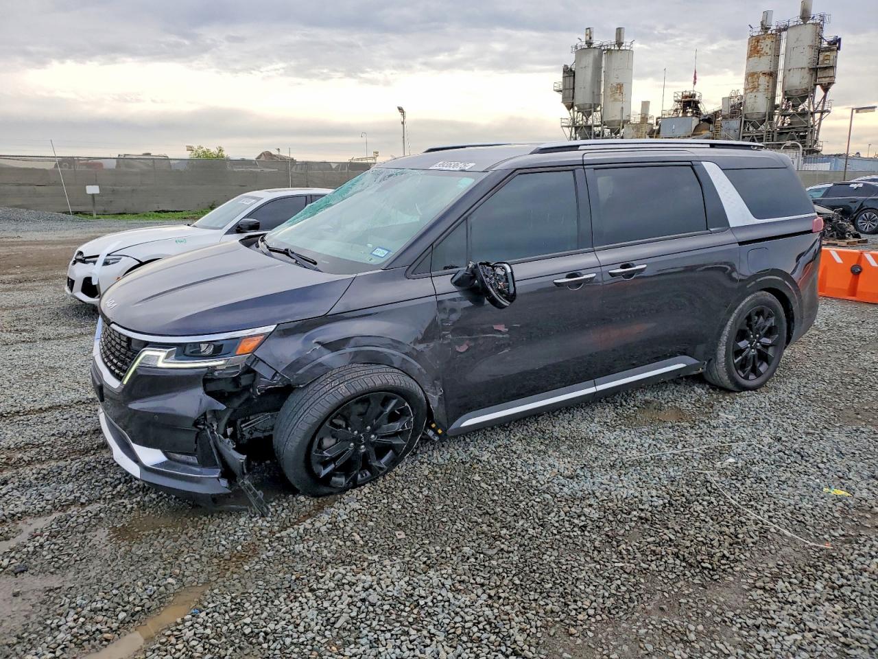 2022 Kia Carnival SX, VIN KNDNE5H32N6084863 — Перед