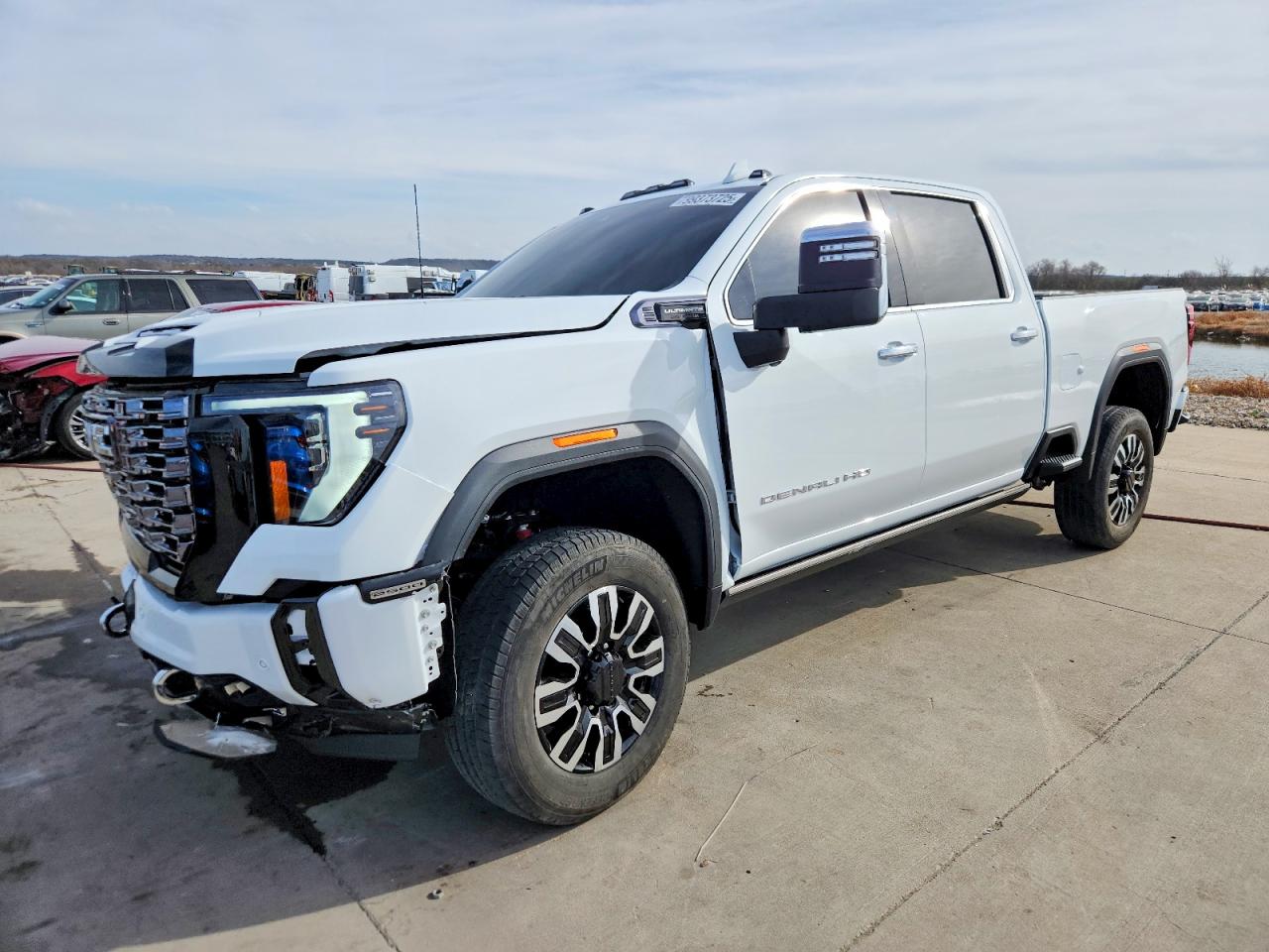 2025 GMC Sierra 2500HD Denali Ultimate, VIN 1GT4UXEY3SF364605 — Front end