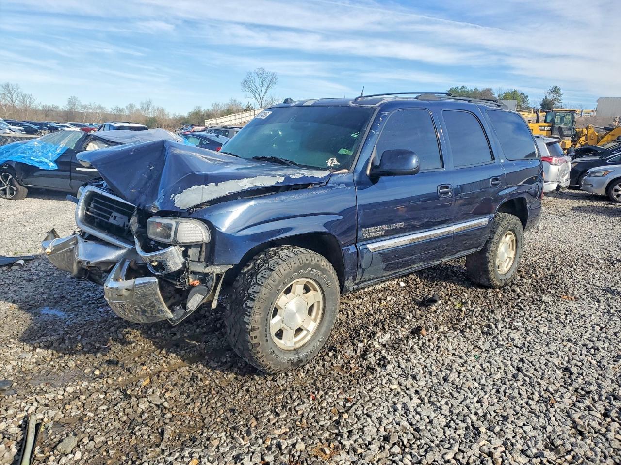 2005 GMC Yukon SLE, VIN 1GKEC13TX5J158540 — Перед