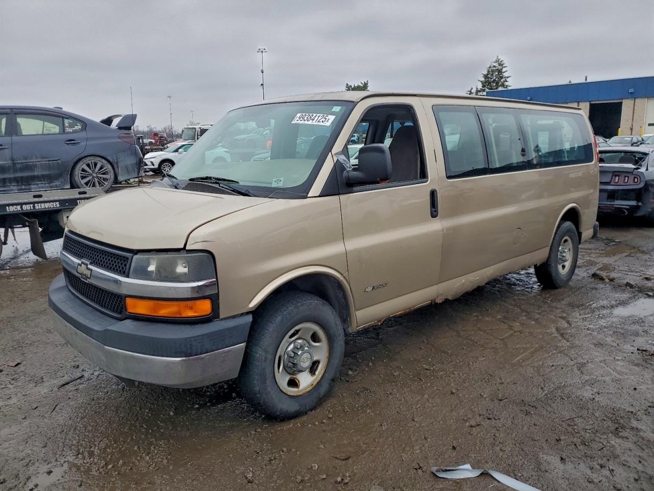 2006 Chevrolet Express Passenger, VIN 1GAHG39U161192630 — Minor dents and scratches